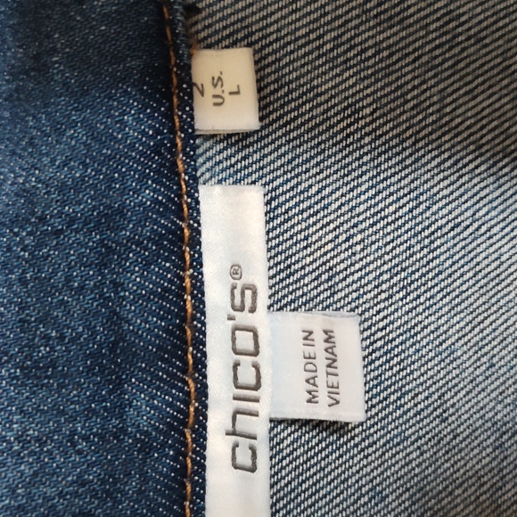 Chico's Classic 4-pocket Lightweight Denim Jean Jacket, Size 2 (Large) - Picture 2 of 9